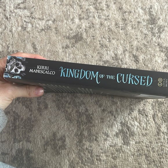 📚 3/20$ 📚 Kingdom of the Cursed - Kerri Maniscalco - Picture 3 of 4